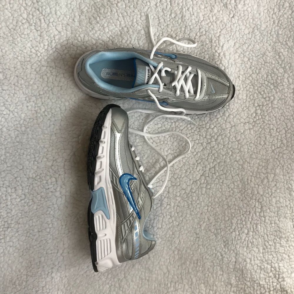 Never worn Nike shoes